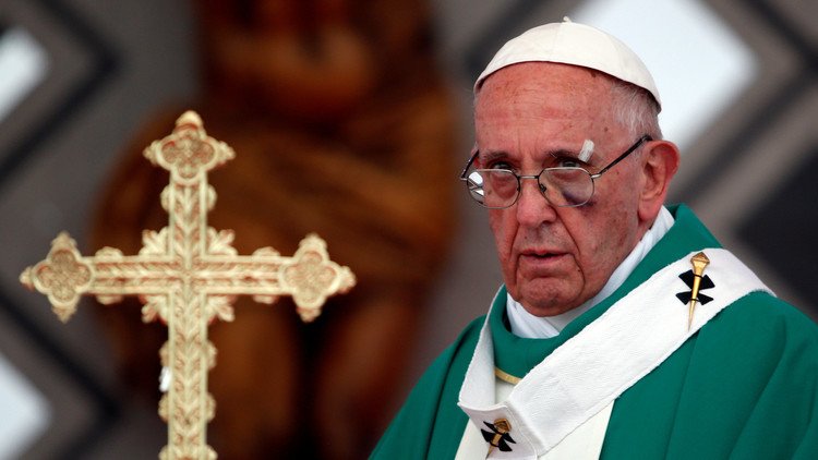 Un sacerdote recorre media Colombia para conocer al papa Francisco y recibe una puñalada en Bogotá