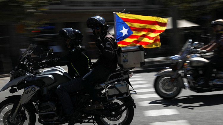 "Una jornada romántica": El Gobierno español pedirá que corten la luz el día del referéndum