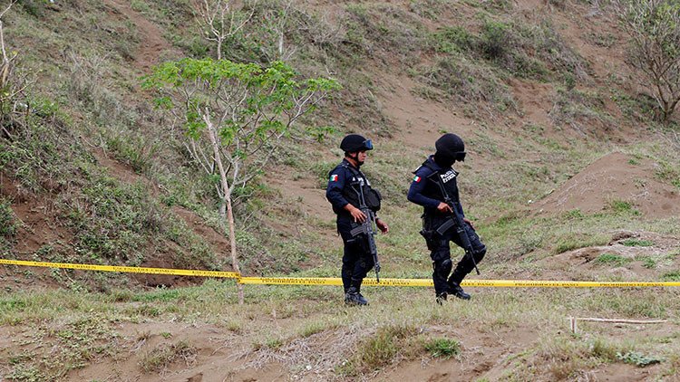 Lanzan tres cuerpos decapitados en Veracruz, México (FUERTES IMÁGENES)