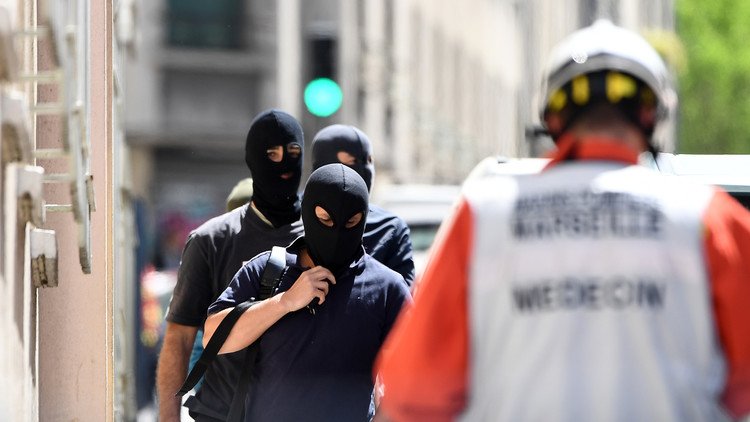 Francia: Mujer arroja ácido a cuatro turistas estadounidenses en Marsella