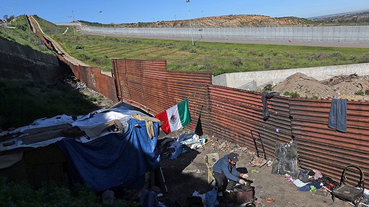 Así malviven los mexicanos deportados de EE.UU. como vagabundos sin techo ni comida