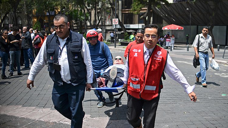 Videos: El terremoto de 7,1 causa desprendimientos en varios edificios en la Ciudad de México