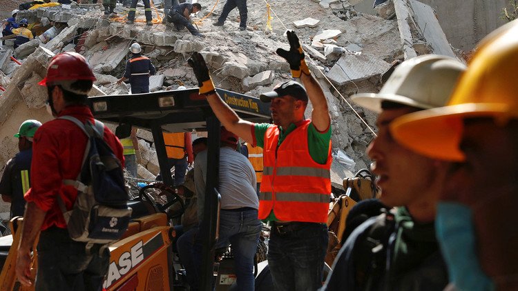 VIDEOS: El método de los rescatistas para hallar sobrevivientes del terremoto en México