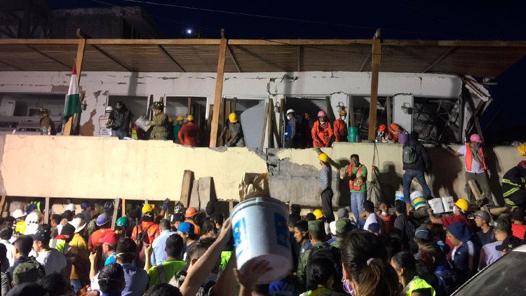 Al menos 21 niños murieron en escuela primaria derribada por el terremoto en Ciudad de México