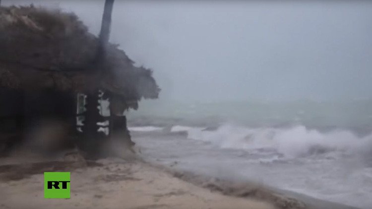 VIDEO: El huracán María avanza con fuertes vientos sobre las paradisíacas playas de Punta Cana
