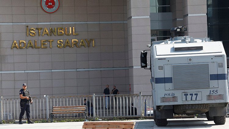 VIDEO: Se registra un tiroteo cerca de un tribunal en Estambul