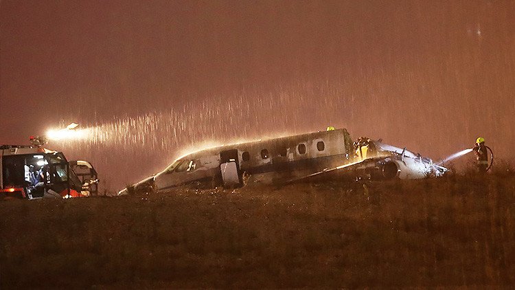 VIDEO, FOTOS: Cuatro heridos en incendio de un avión privado durante un aterrizaje de emergencia