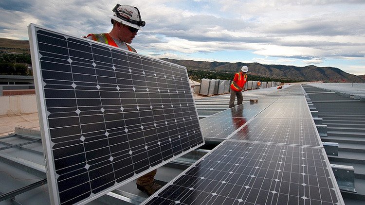 Sebastián Piñera propone que Chile tenga energía 100 % renovable para 2040