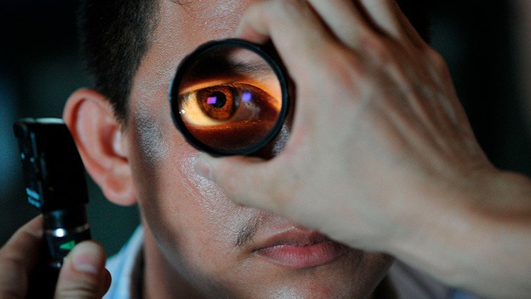 Un joven mexicano acude por dolores al oftalmólogo y encuentran un gusano que le perforaba un ojo