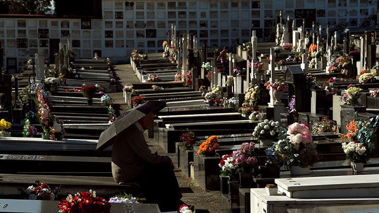 Una española pide a un tribunal que abra la tumba de su 'doble' para probar que está viva (FOTO)