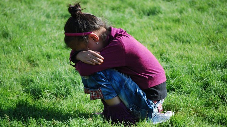 "No quiero vivir más": el conmovedor relato de una niña que intentó suicidarse por sufrir 'bullying'