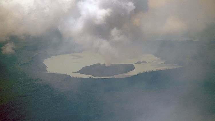 Vanuatu ordena la evacuación completa de una isla por una erupción volcánica