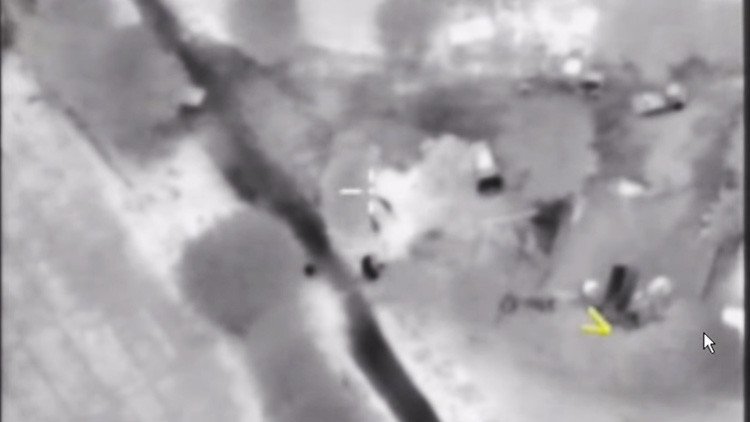 Tropas sirias con apoyo de la Aviación rusa repelen a los terroristas en Deir ez Zor e Idlib