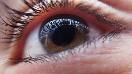 VIDEO PERTURBADOR: Le extirpan un gusano del ojo a un joven mexicano