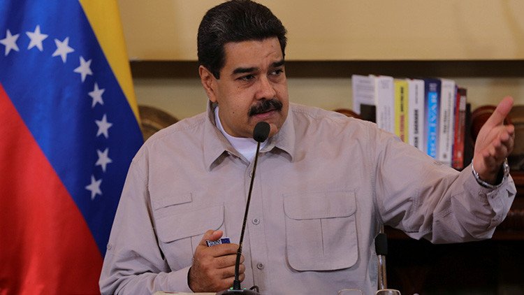"¿Quién es el dictador?": Maduro fustiga a Rajoy por uso de la fuerza en el referéndum en Cataluña 
