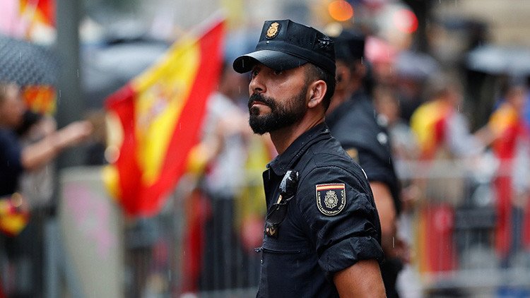 Puigdemont exige "la retirada de todos los efectivos policiales"