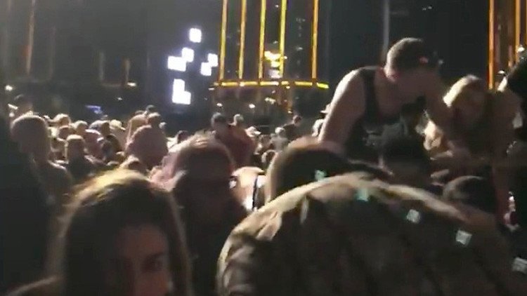 VIDEO: Un asistente al festival en Las Vegas le muestra el dedo medio al tirador durante la masacre
