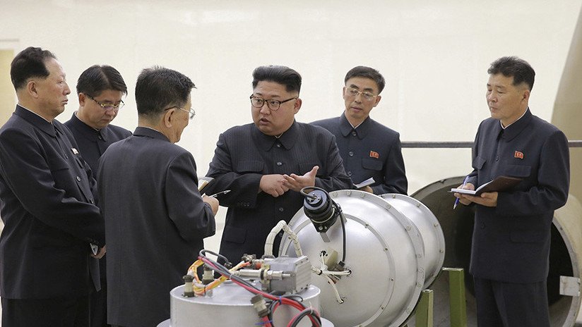 Putin revela que Kim Jong-il le contó a principios de los años 2000 que tenía una bomba atómica