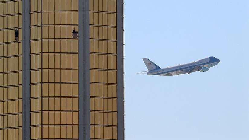 Foto impactante: El avión de Trump vuela junto al epicentro de la masacre de Las Vegas