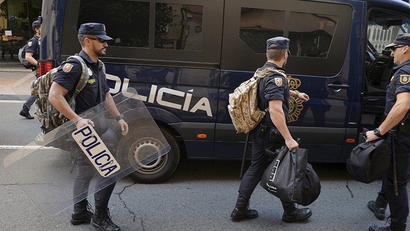 Madrid envía literas, cocinas y duchas a sus fuerzas policiales en Cataluña