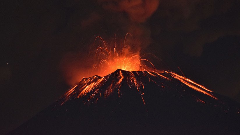 VIDEO: El momento en que el volcán mexicano Popocatépetl registra una explosión