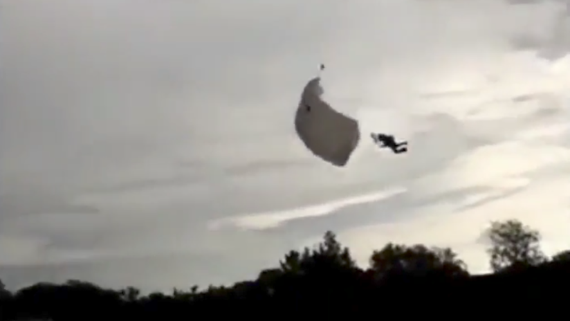 VIDEO FUERTE: Muere un paracaidista tras estrellarse contra el suelo