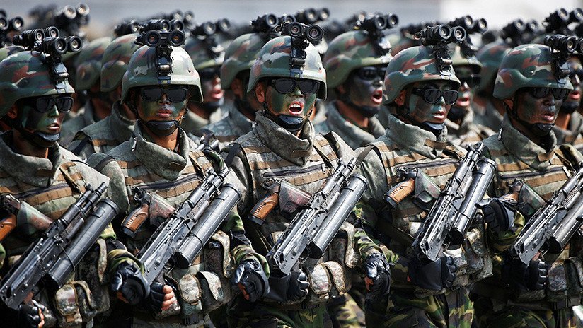 Fuerzas especiales de Pionyang simulan una infiltración aérea en Corea del Sur