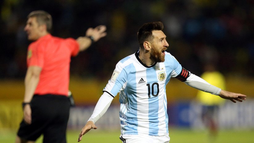El corazón en la cancha: Argentina vence a Ecuador y clasifica al Mundial con un triplete de Messi