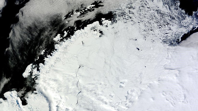 Un gigante y misterioso agujero descubierto en la Antártida deja perplejos a los científicos (FOTOS)