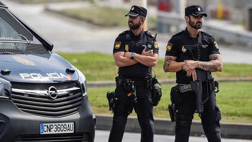 La insólita respuesta de policías nacionales de España al amenazante tuit contra Cataluña (FOTO)