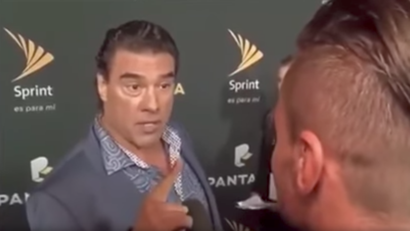 Un actor mexicano golpea brutalmente a un reportero durante una entrevista (VIDEO)