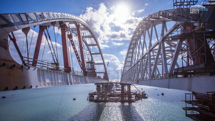 La construcción del puente de Crimea alcanza su "punto álgido" (VIDEOS, FOTOS)