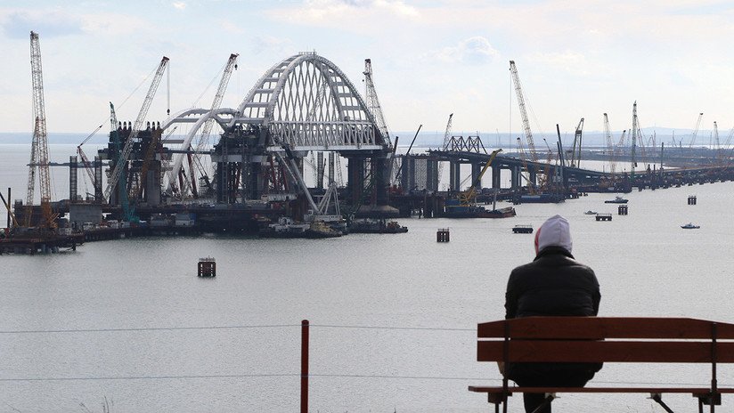 El 'proyecto del siglo' ruso alcanza su cúspide: así va la construcción del colosal puente de Crimea