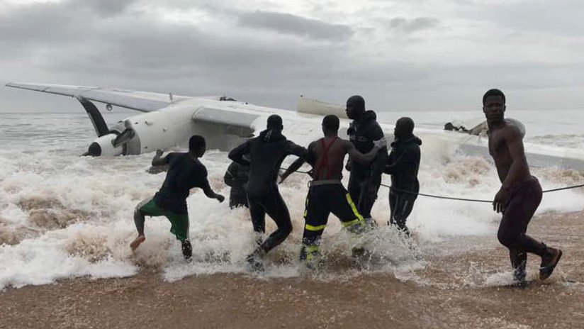 PRIMERAS IMÁGENES del avión que se estrelló en el mar y dejó 4 muertos 