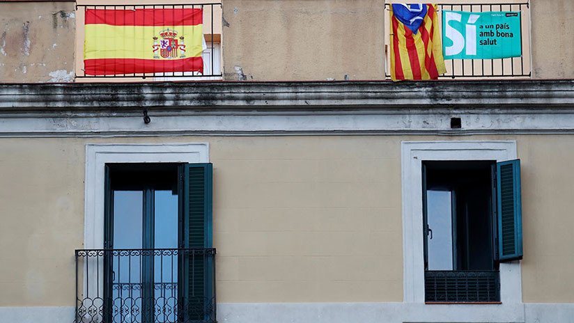 Las redes no perdonan a Puigdemont la falta de claridad sobre su declaración de independencia
