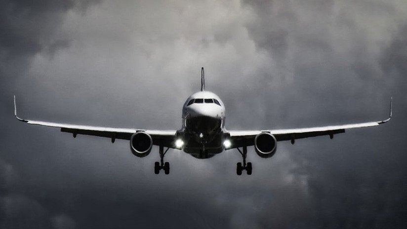 VIDEO: Un avión de pasajeros descendió 3.000 metros en apenas 9 minutos