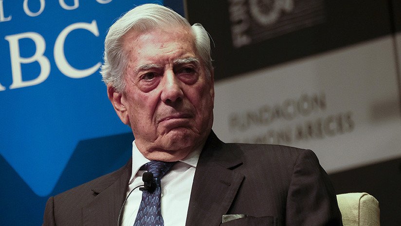 Mario Vargas Llosa en Moscú: "Tras el Nobel uno debe demostrar que sigue vivo y no es una estatua"
