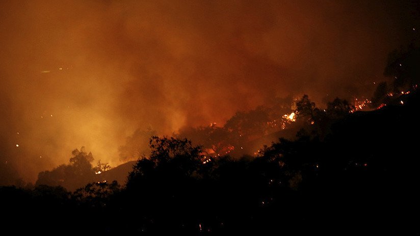 "Vamos a morir": Dos jóvenes escapan por los pelos del incendio forestal en California (VIDEO)