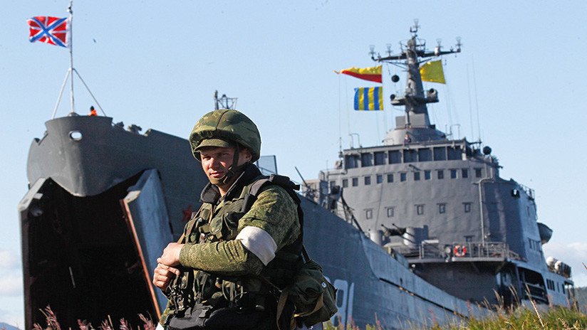 Impactantes imágenes: La Flota rusa prueba trepidantes tácticas de tiro y desembarco en el Pacífico