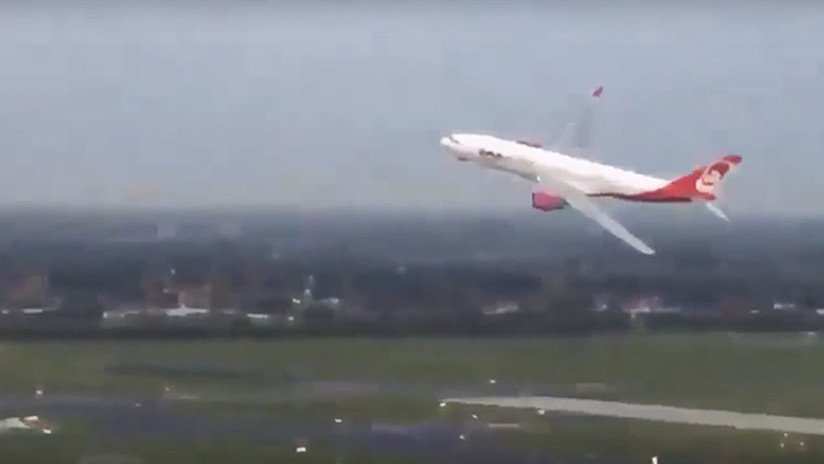 VIDEO: Air Berlin se despide de los vuelos transatlánticos con una polémica maniobra de aterrizaje