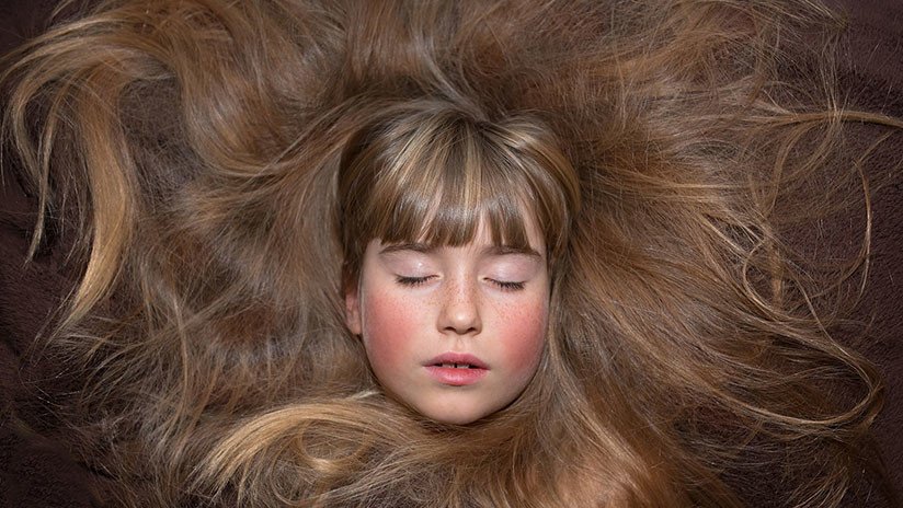 ¿Arte, magia o tomadura de pelo? El cabello 'vivo' de esta niña asombra a los internautas (VIDEO)  