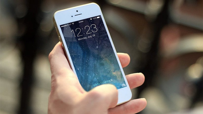VIDEO: Así se 'hackea' un iPhone bloqueado para acceder a las fotos 