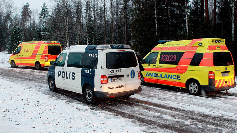 Varios muertos tras colisionar un tren con un vehículo militar en Finlandia (FOTOS)