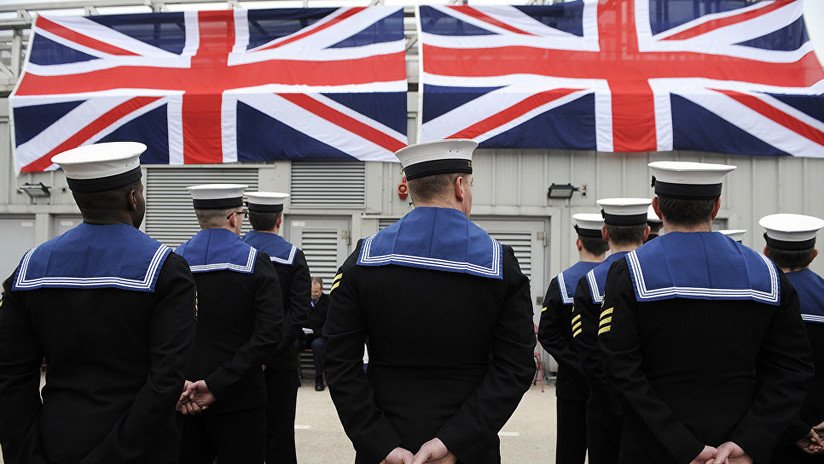 Sigue el escándalo del submarino británico: un marinero del Vigilant le robó dinero a una prostituta