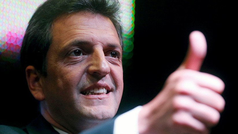 ¿Poderes telequinéticos? Algo extraño sucede con un político argentino en este video viral