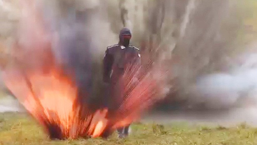 VIDEO: Una joven rusa hace frente a fuego y explosiones con un revolucionario traje blindado 