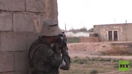 VIDEO: Reportero de RT, en pleno combate con el Estado Islámico en Siria 