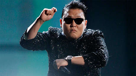 Fotos: El "horrível"Assim, "Diabólico" y "Excesivamento CosOSo" monumento um 'estilo gangnam'