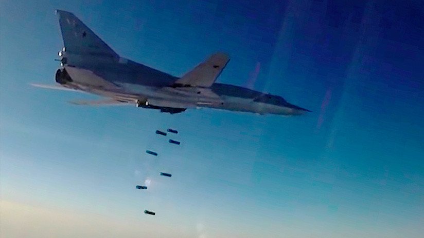 Seis bombarderos rusos atacan objetivos terroristas en Deir ez Zor 