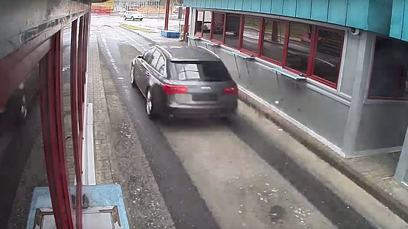 Un conductor intenta saltarse un puesto fronterizo y esto es lo que sucede